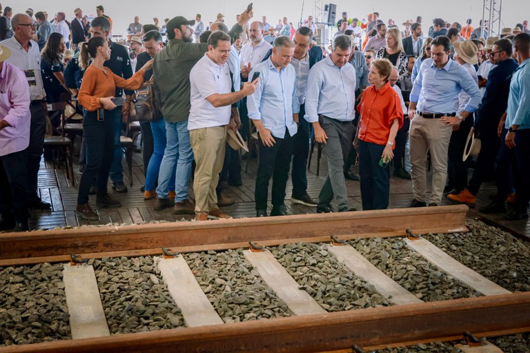“Ferrovia é sinônimo de uma nova rota para o desenvolvimento, e essa shortline, a primeira autorizada no Brasil", afirma Renan Filho. - Foto: Marcio Ferreira/MT