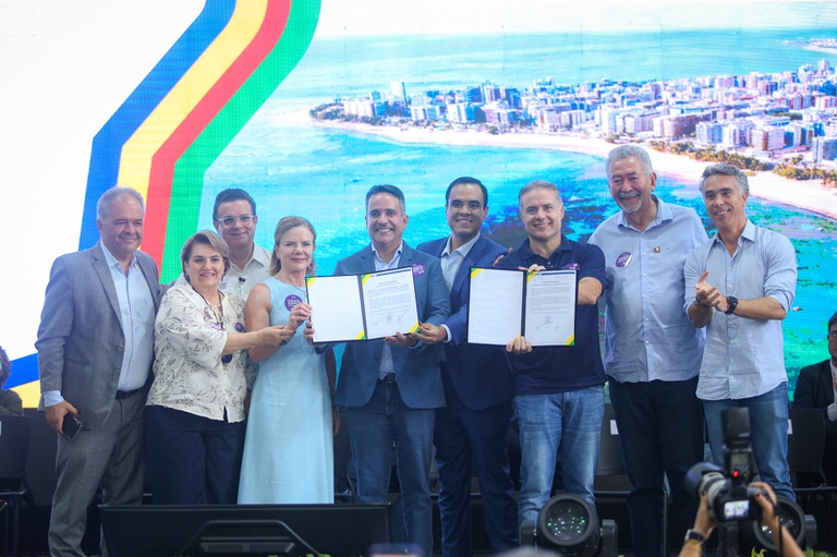 O ministro dos Transportes, Renan Filho, assinou as ordens de serviço que autorizam mais de R$ 492 milhões em investimentos para o Arco Metropolitano de Maceió e duplicação da BR-104/AL