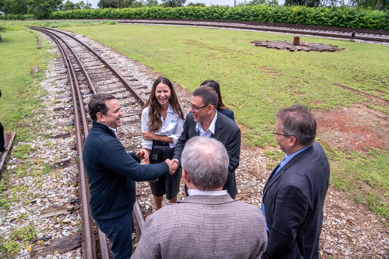 Entrega de oito locomotivas ampliará a capacidade da malha ferroviária em minas gerais e reforça o escoamento de produtos estratégicos para a economia brasileira. – Foto: michel corvello/mt
