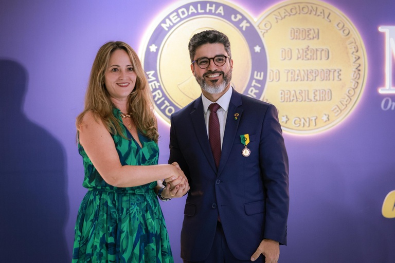 Ministério dos Transportes recebe Medalha JK, honraria concedida pela CNT