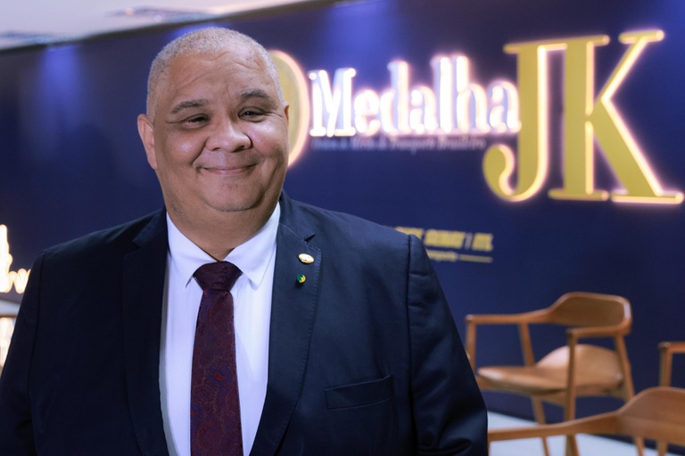 Ministério dos Transportes recebe Medalha JK, honraria concedida pela CNT