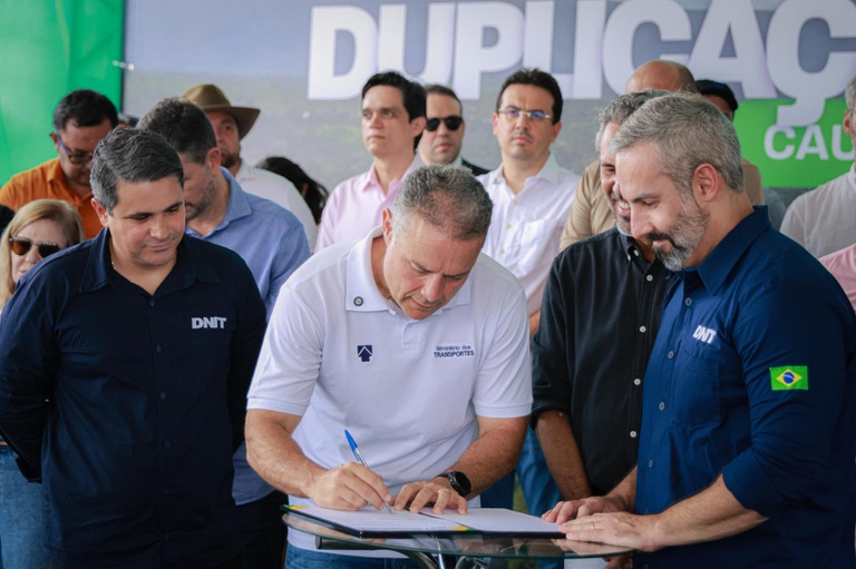 Fotos da duplicação da BR-222