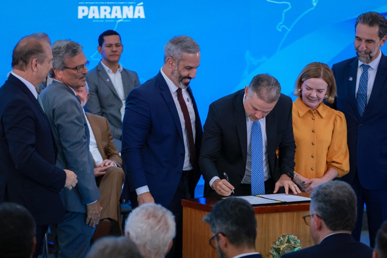 NO_PARANA_PRESIDENTE_LULA_E_MINISTRO_RENAN_FILHO_AUTORIZAM_OBRAS_DO_CONTORNO_SUL_METROPOLITANO_DE_MARINGA_E_DE_TRECHO_DA_ESTRADA_BOIADEIRA (33).jpeg