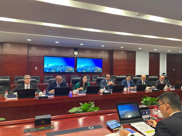 SNTF do Ministério dos Transportes apresenta carteira de ferrovias na China