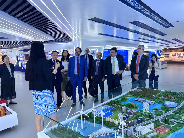 SNTF do Ministério dos Transportes apresenta carteira de ferrovias na China