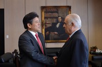 Ministro dos Transportes recebe visita de embaixador chinês Li Jinzhang
