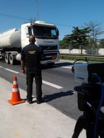 Operação da ANTT reduz fuga de caminhões e ônibus na Dutra (RJ)