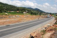  Ponte de Laguna: trabalhos são concentrados no vão estaiado