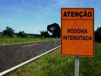 Rodovia BR-476 tem tráfego interrompido na altura do Km 329, no Paraná