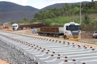 Trilhos começam a ser entregues na obra da FIOL
