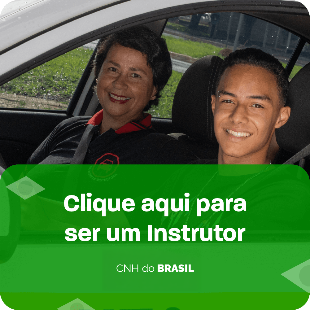 Rapaz jovem e uma mulher mais velha sorriem, sentados dentro de um veículo. Texto: Seja um instrutor