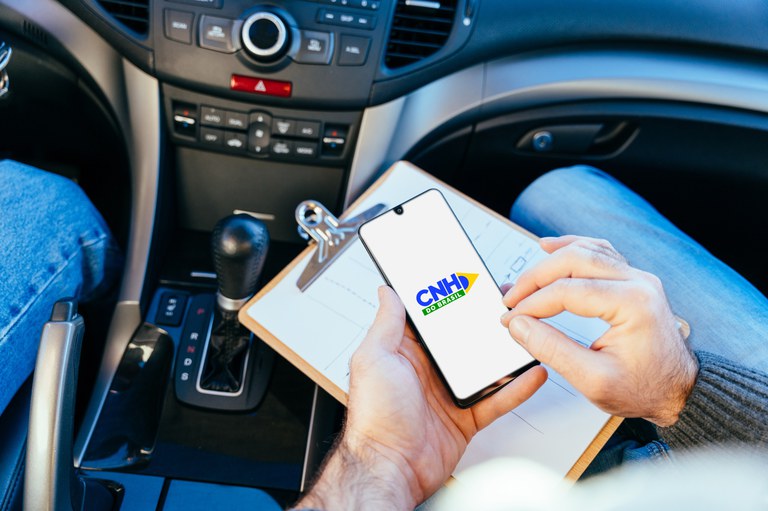 Aplicativo CNH do Brasil evita filas e desburocratiza serviços de trânsito; baixe agora!