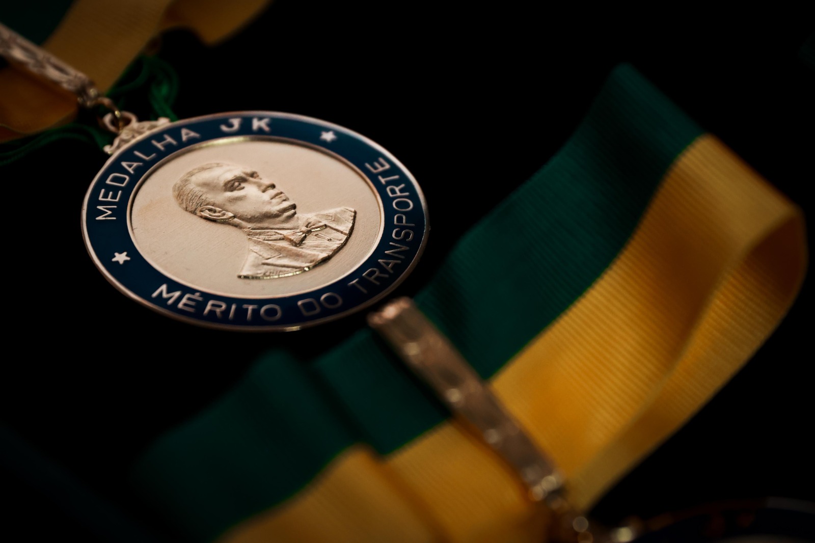 Medalha JK: Ministério dos Transportes recebe honraria da CNT por atuação na infraestrutura