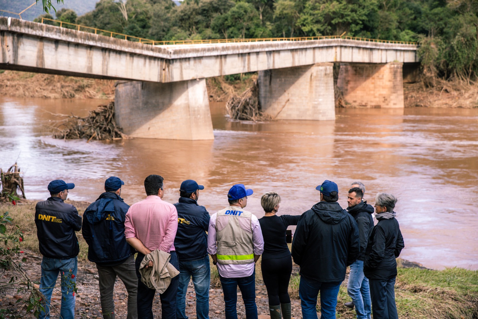 "Prioridade é restabelecer o tráfego nas estradas do Rio Grande do Sul", diz Renan Filho
