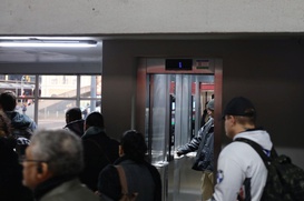 Novo elevador assegura a acessibilidade no local, facilitando o deslocamento de pessoas com deficiência ou mobilidade reduzida