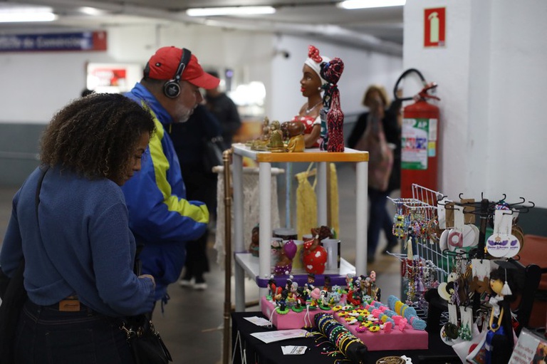 Feira de Economia Solidária na Estação Mercado