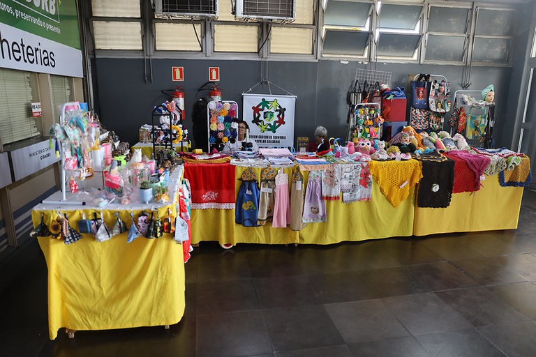 Feira de Economia Solidária na Estação Esteio