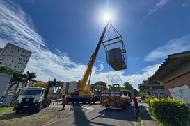 Equipamentos de alta tecnologia estão no pátio da empresa e integram cronograma de reconstrução.