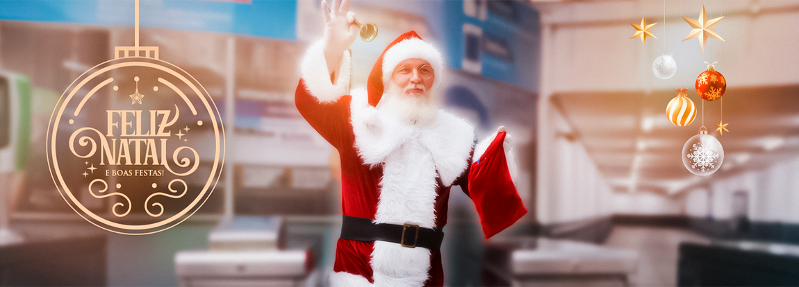 No saguão da Estação Mercado da Trensurb, o Papai Noel segura seu saco de presentes e um pequeno sino dourado; à sua direita, vê-se desenhos de enfeites de Natal; à esquerda, os dizeres: "Feliz Natal e boas festas!"