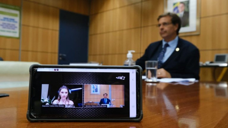 13.04.2021 - Live deputada Aline Sleutjes.jpg