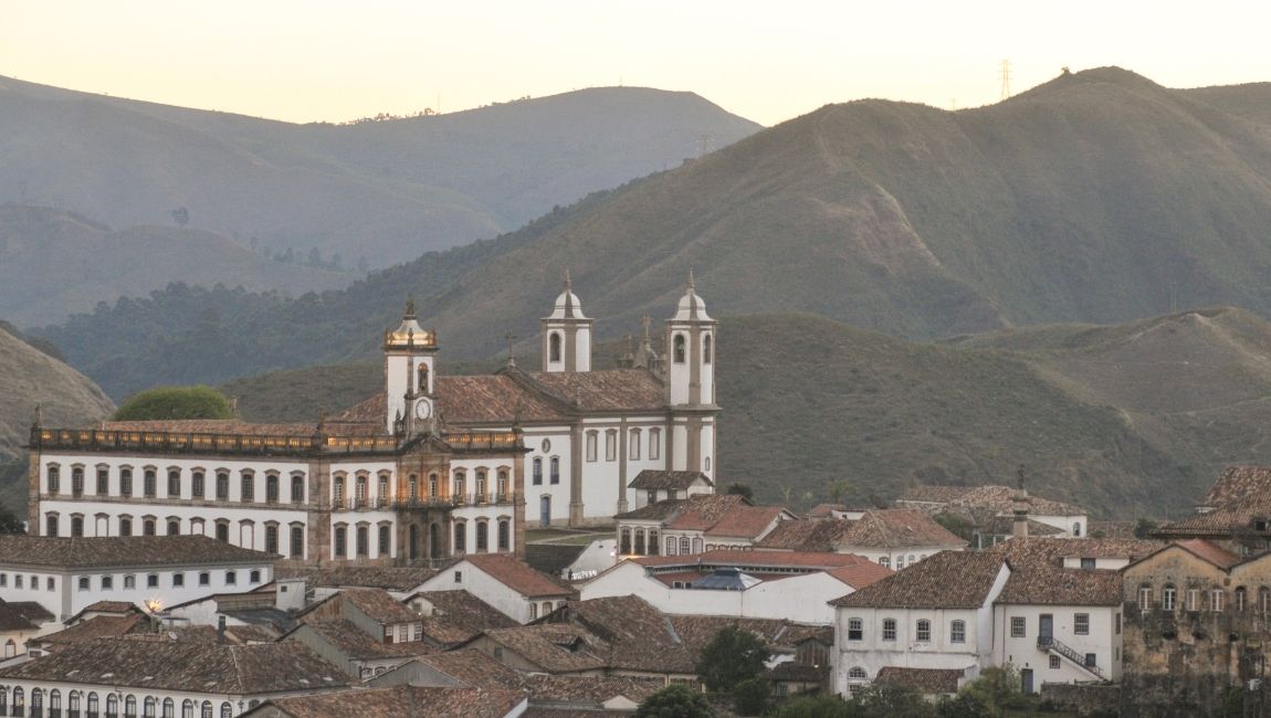 A cerca de 100 quilômetros de Belo Horizonte, cidade, que preserva um dos mais importantes conjuntos arquitetônicos do período colonial, recebe cerca de 1,5 milhão de visitantes por ano