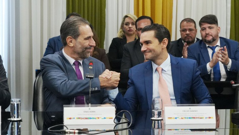 FOTO ACT - ROBERTO CASTRO MTUR.jpg