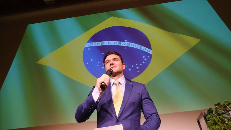 FOTO DIA 01- ROBERTO CASTRO.jpg