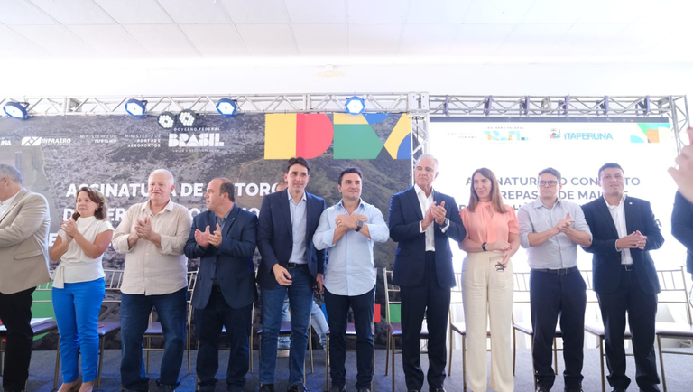 Ministro do Turismo assina contratos de R$ 6,2 milhões para obras em Itaperuna (RJ)