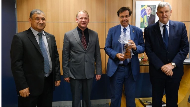 14.04.2021 - Reunião com senador Heinze e prefeito Cornélio 1.jpg