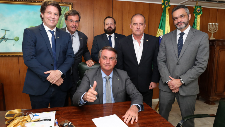 06.09.2021 - assinatura Marco da Internet.png