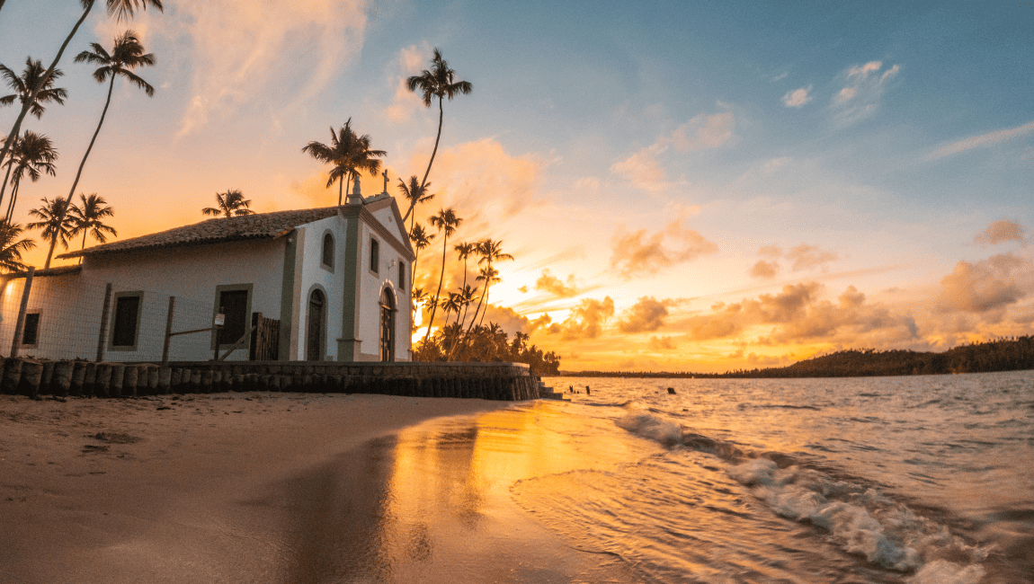 Município reúne belezas da Costa dos Corais, patrimônio histórico e gastronomia rica, atraindo turistas em busca de águas cristalinas e tranquilidade