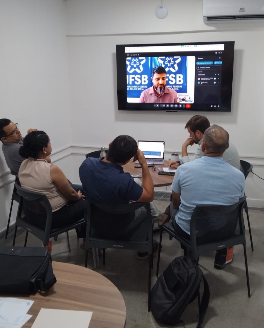 Servidores da SEPLAN em reunião